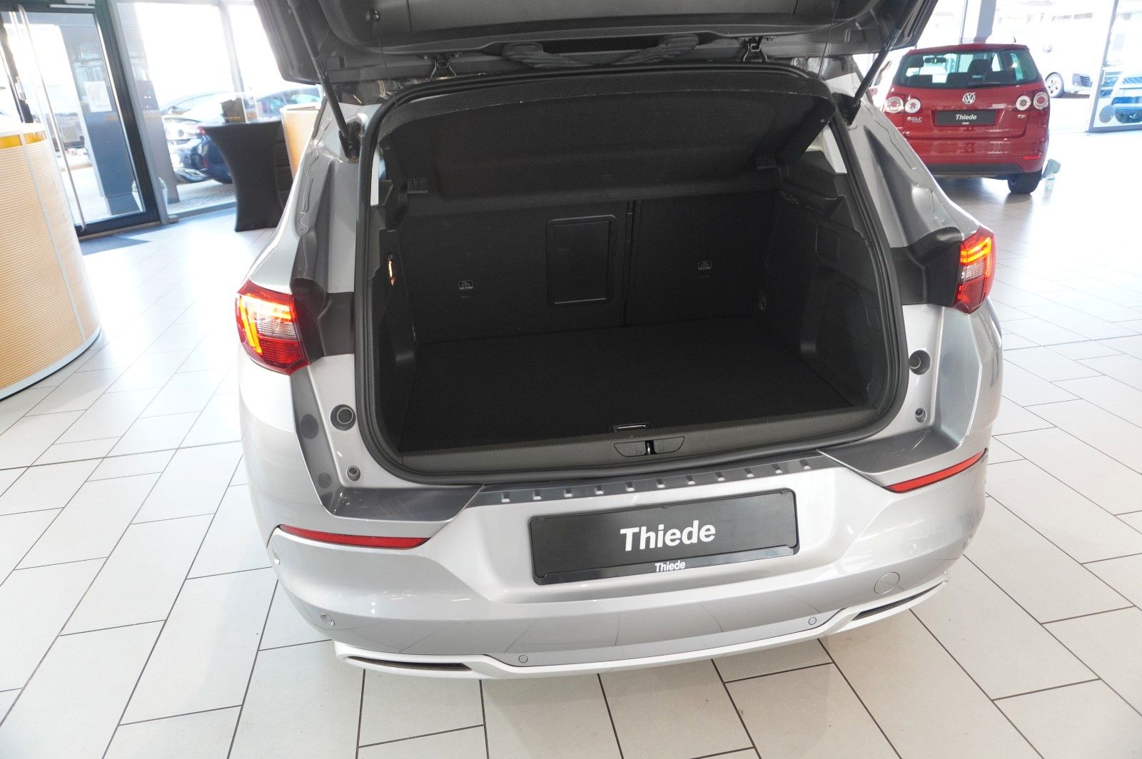 Fahrzeugabbildung Opel Grandland (X) ULTIMATE 4HYBRID NAVI/LED/SPORT/SH