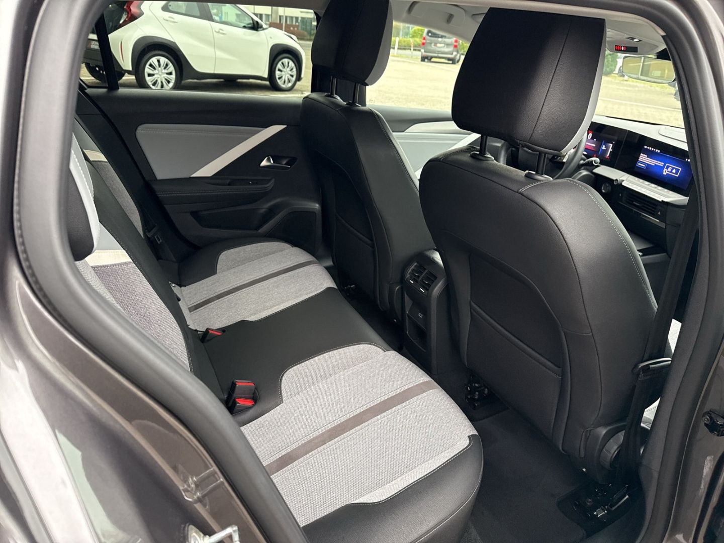 Fahrzeugabbildung Opel Astra L Elegance ASTRA CDTi 1.5 Sports Tourer Na