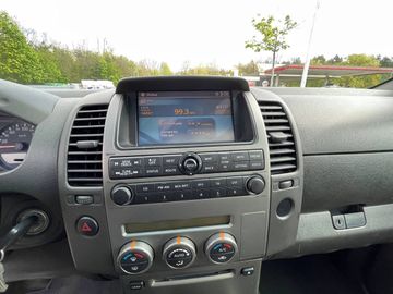 Fahrzeugabbildung Nissan Navara 2.5 dCi DoubleCab 4X4*Klima*AHK*