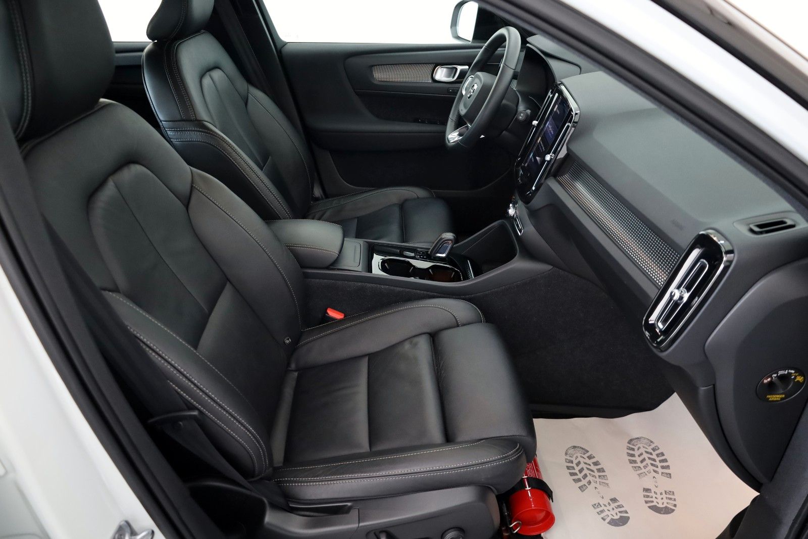 Fahrzeugabbildung Volvo XC40 Pro 78KWH AWD Leder,Navi,PanDach,Autopilot