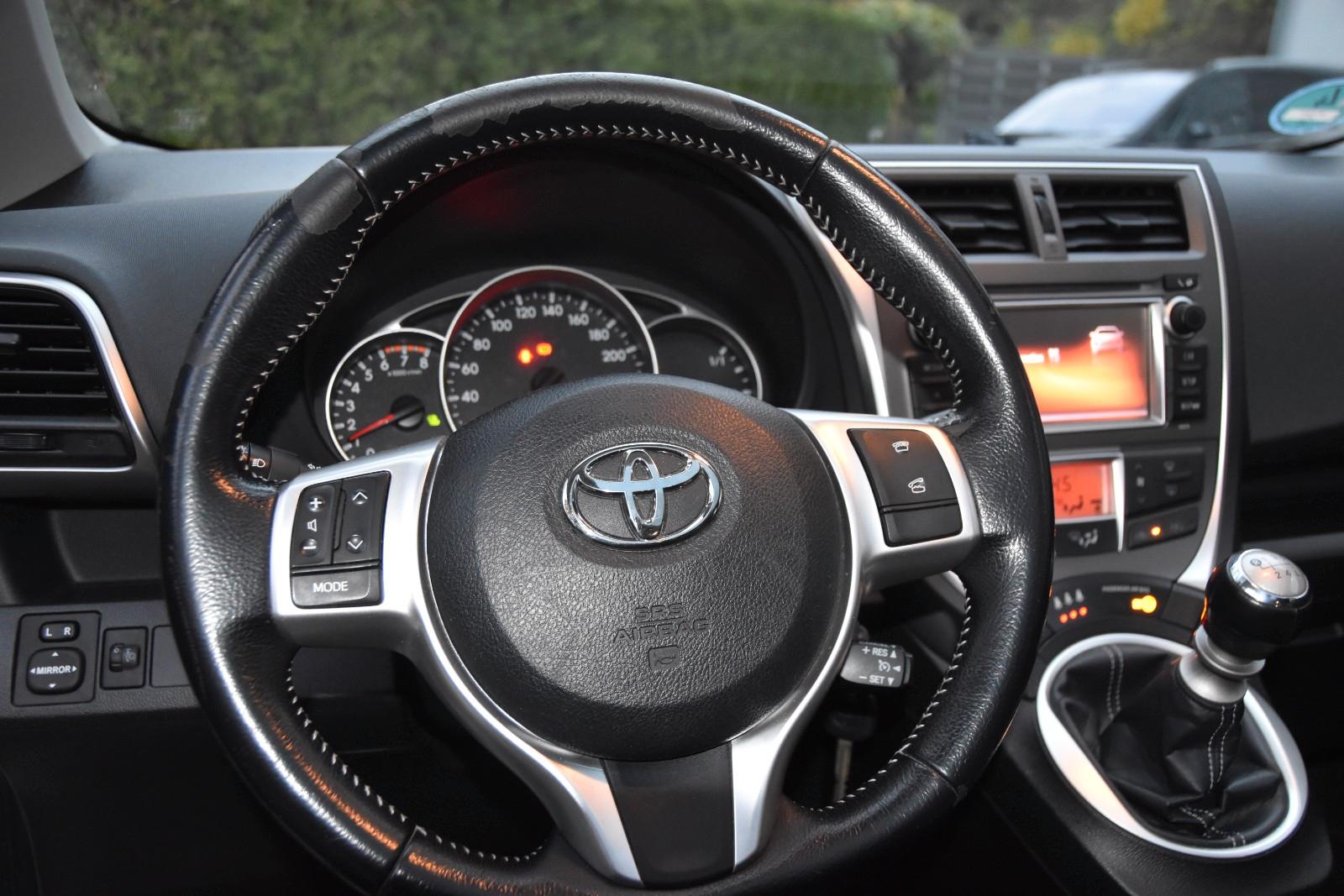 Toyota Verso-S 2014 — photo 11