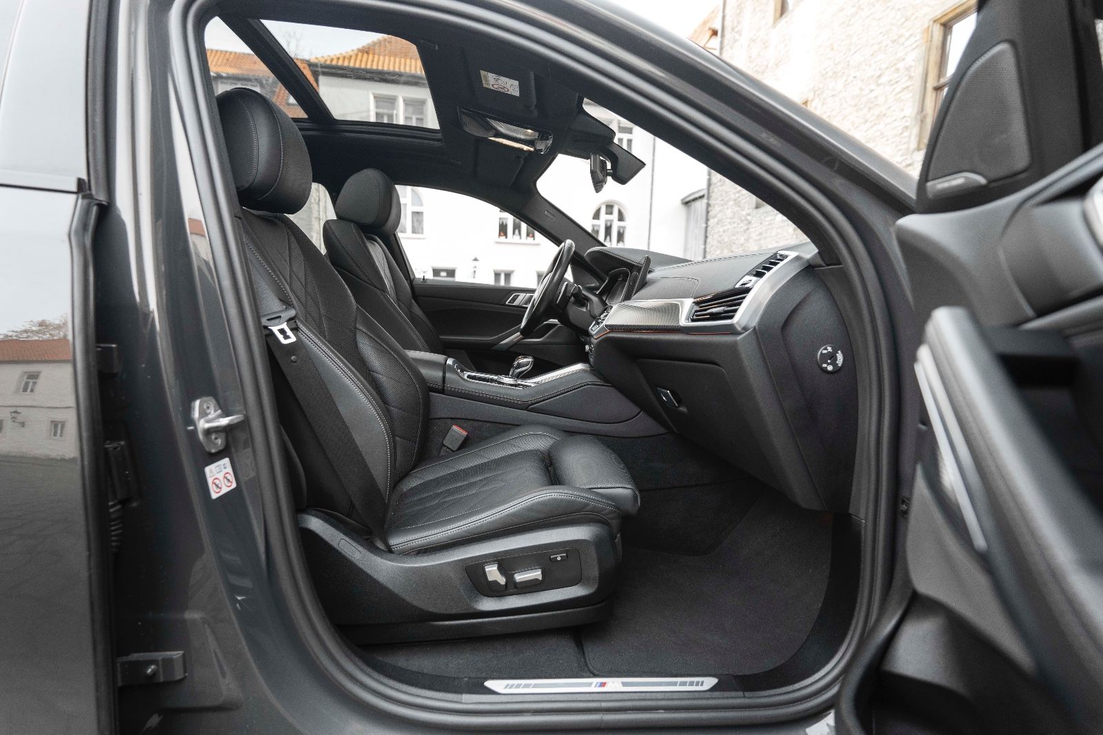 Fahrzeugabbildung BMW X6 xDrive 30 d M Sport LED AHK CARPLAY H&K HUD