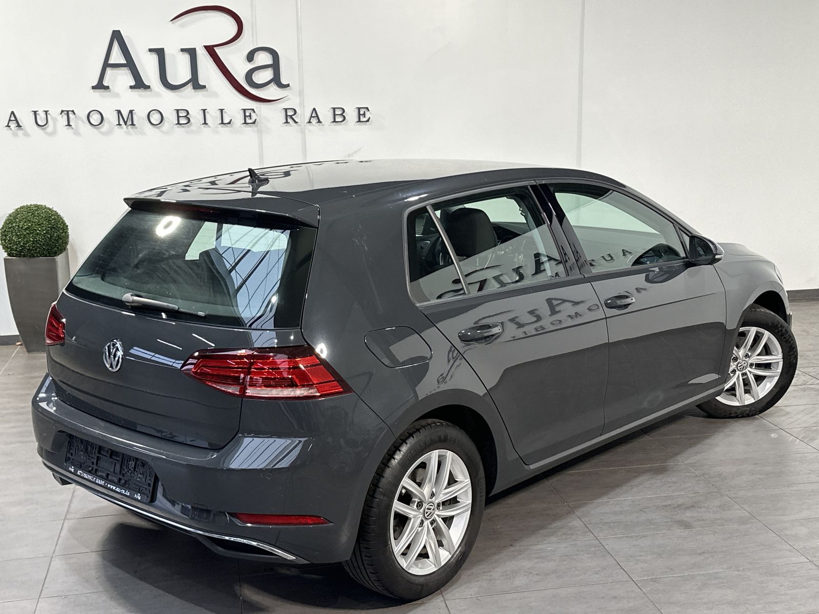 Fahrzeugabbildung Volkswagen Golf 2.0 TDI CL NAV+LED+ACC+SHZ+DYNAUDIO+TEMPO