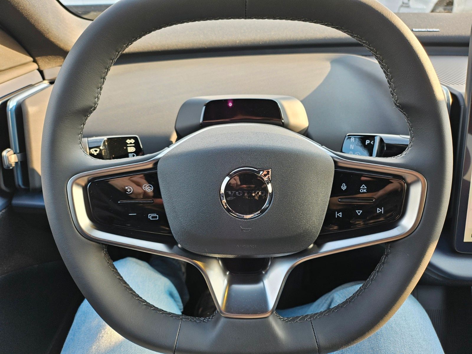 Fahrzeugabbildung Volvo EX30 Plus 2WD Pure Electric