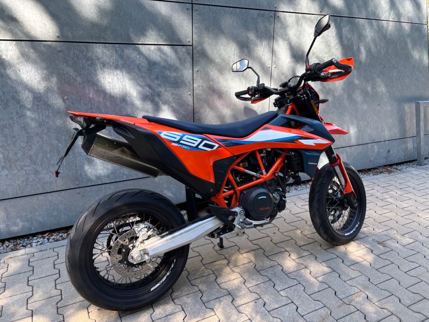 Fahrzeugabbildung KTM 690 SMC-R kurzer Kennzeichenhalter Remus
