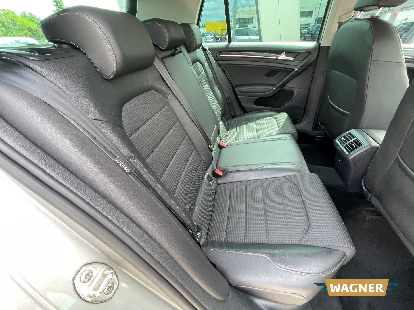 Fahrzeugabbildung Volkswagen Golf VII Highline BMT Klimaautomatik Bi-Xenon