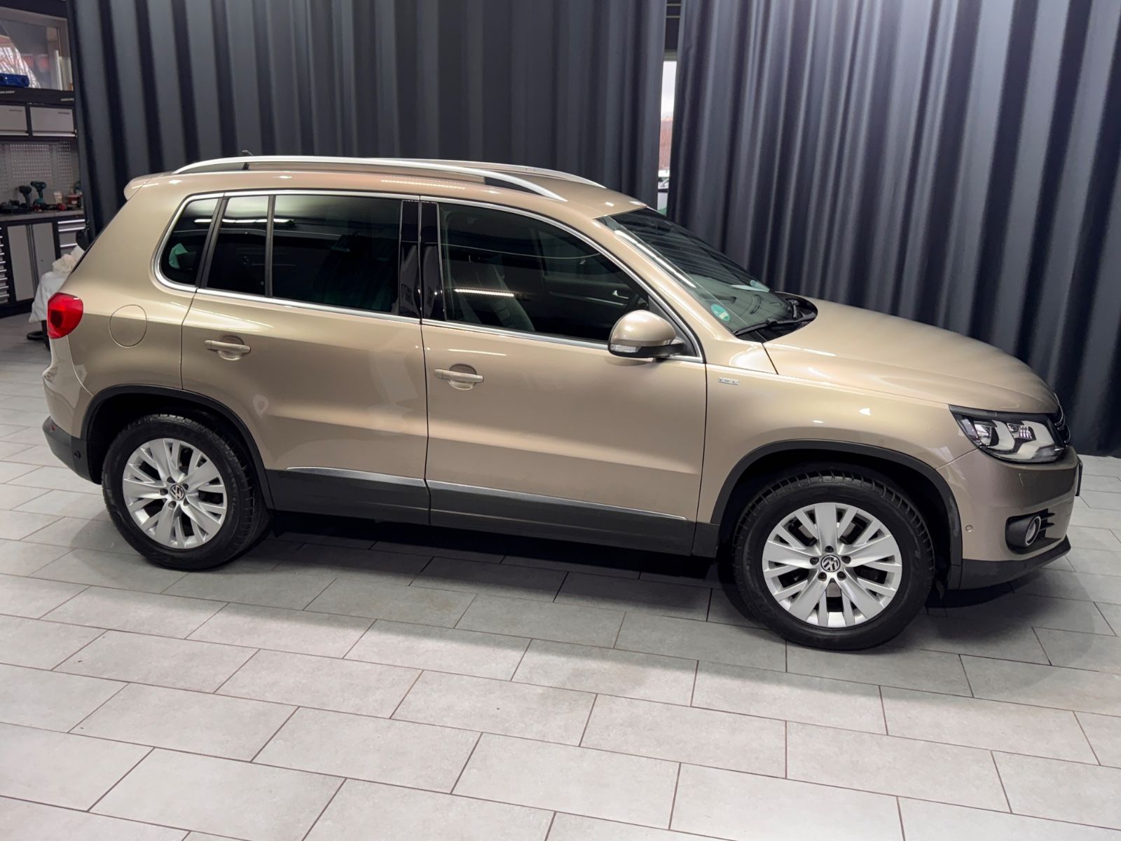 Fahrzeugabbildung Volkswagen Tiguan Life BMT 4Motion|DSG|NAVI|XENON|