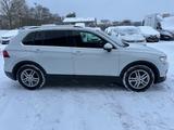 Volkswagen Tiguan Highline BMT/Start-Stopp - Volkswagen Tiguan mit Benzin-Antrieb: Kombi