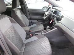 VW Taigo 1.5 TSI R-Line DSG Navi IQ.Light Lane 17'' VW Taigo 1.5 TSI R-Line DSG Navi IQ.Light Lane 17''