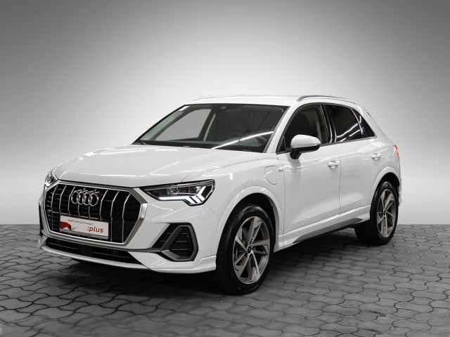 Audi Q3 TFSI S line 45 TFSI e S tronic AHK SHZ Navi