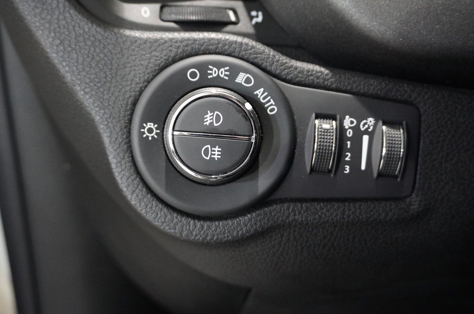 Fahrzeugabbildung Fiat 500X 1.3T CROSS DCT NAVI/LED/PDC/SPORT/TEMP/DAB+