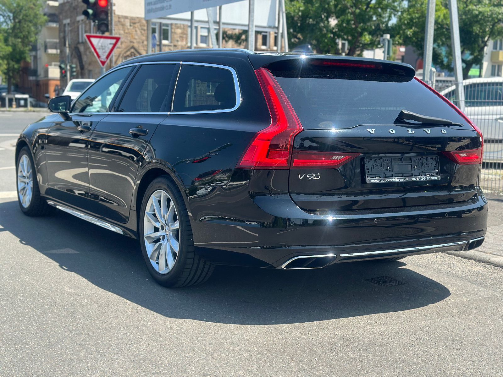 Fahrzeugabbildung Volvo V90 T5 MOMENTUM GEARTRONIC*LEDER-BEIGE-BRAUN*