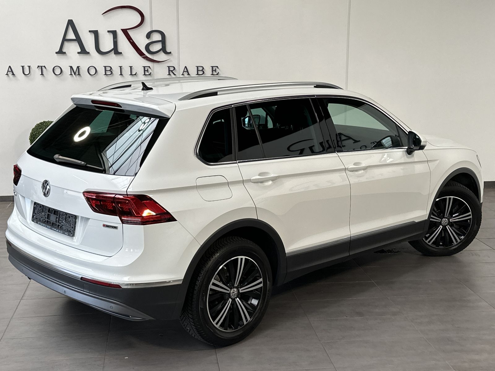 Fahrzeugabbildung Volkswagen Tiguan 2.0 TSI 4M DSG HL NAV+LED+DIGDISPLAY+ACC
