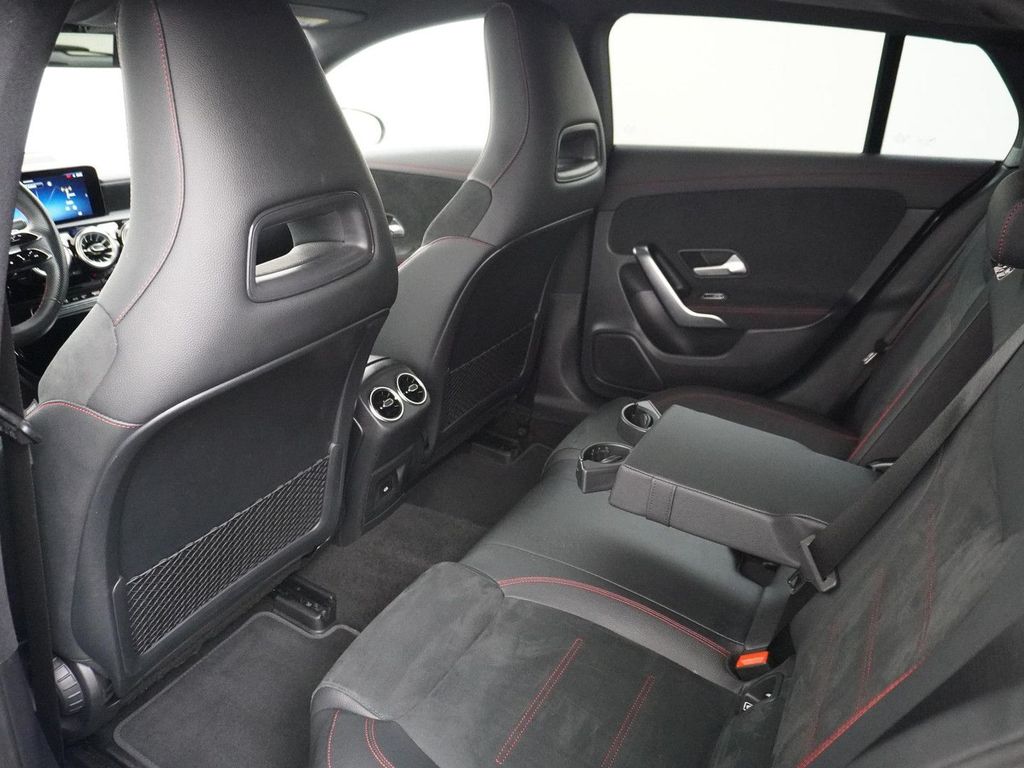 Mercedes-Benz CLA 180 Shooting Brake Star Edition AMG Line