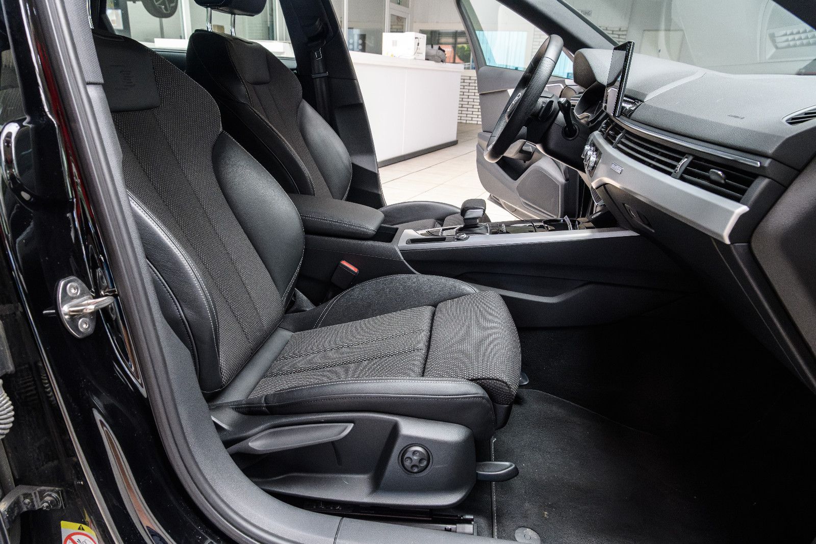 Fahrzeugabbildung Audi A4 Avant 40 TDI quattro advanced + Kamera +