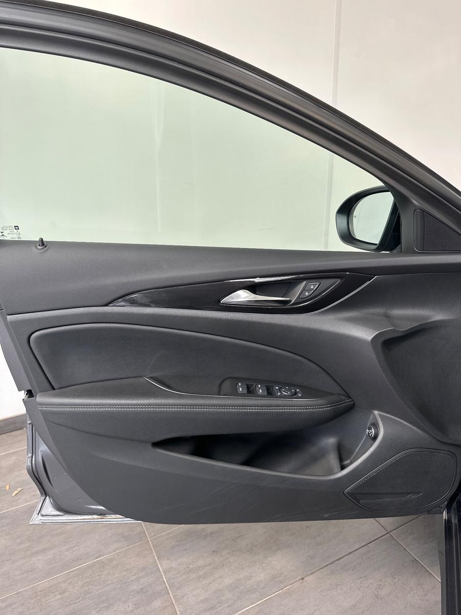 Opel Insignia ST 2.0 D Ultimate AT NAV+LED+ACC+KAMERA