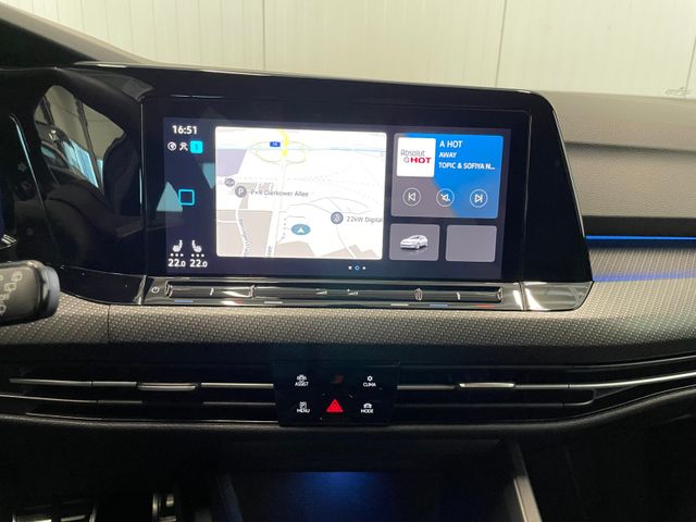 Golf VIII R-Line 1.5 eTSI DSG LED HARMAN-KARDON