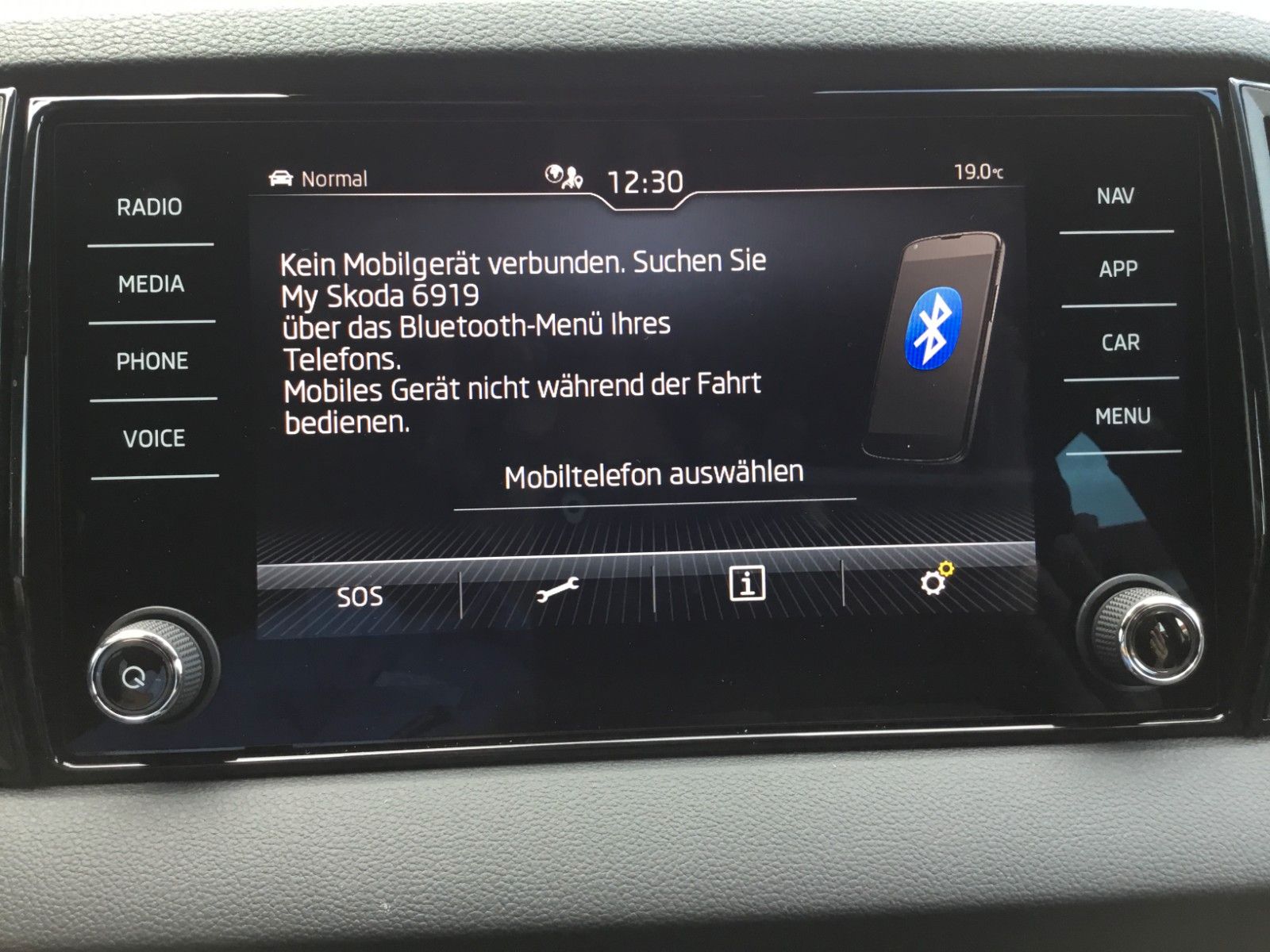 Fahrzeugabbildung SKODA Karoq 2.0l TSI DSG 4x4 Sportline+AHK+Matrix+Pano