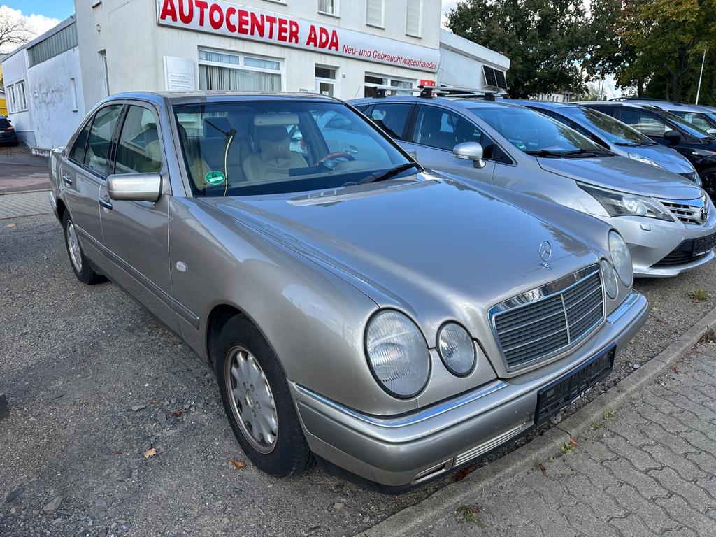 Mercedes-Benz E 240