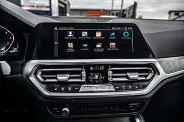 Fahrzeugabbildung BMW 430i Cabrio M Sport|KAMERA|SHADOWLINE|AMBIENTE