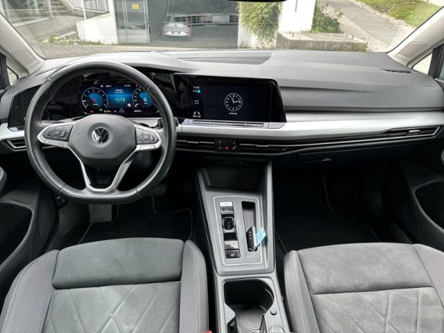 Fahrzeugabbildung Volkswagen Golf VIII Variant 1.5 eTSI LIFE HEAD-UP KAMERA N