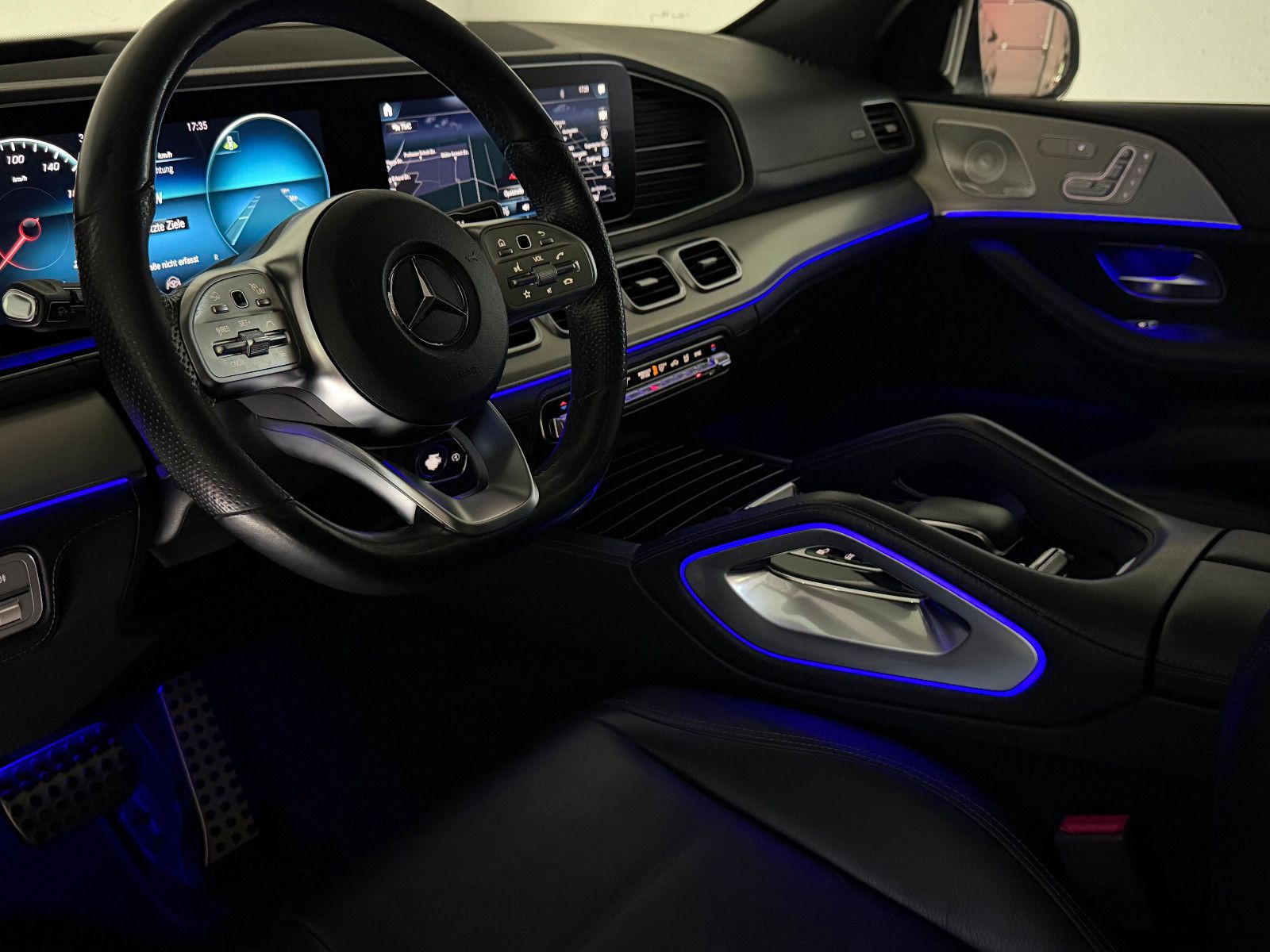 Fahrzeugabbildung Mercedes-Benz GLE 300 d 4MATIC AMG-LINE/PANO/BURMESTER/7-SITZ