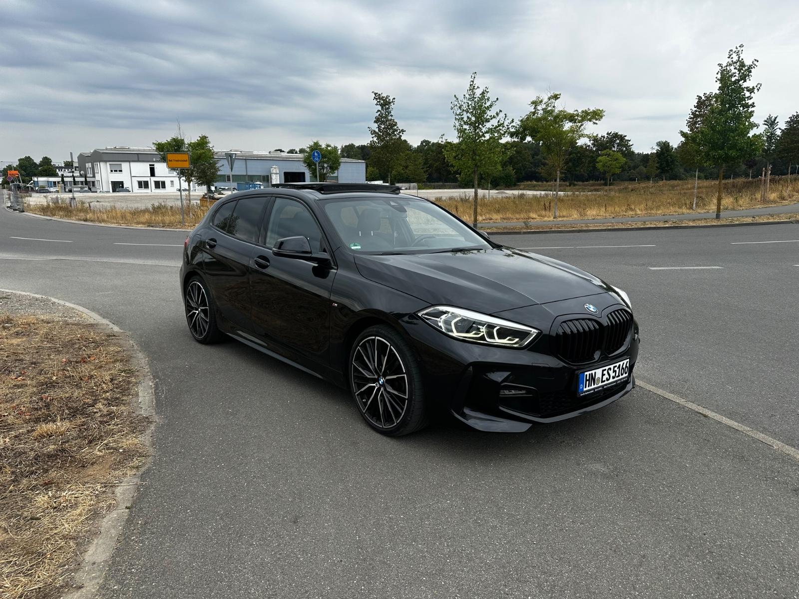 BMW 118 i M Sport LIVE COCKPIT PANO LED KAMERA ACC
