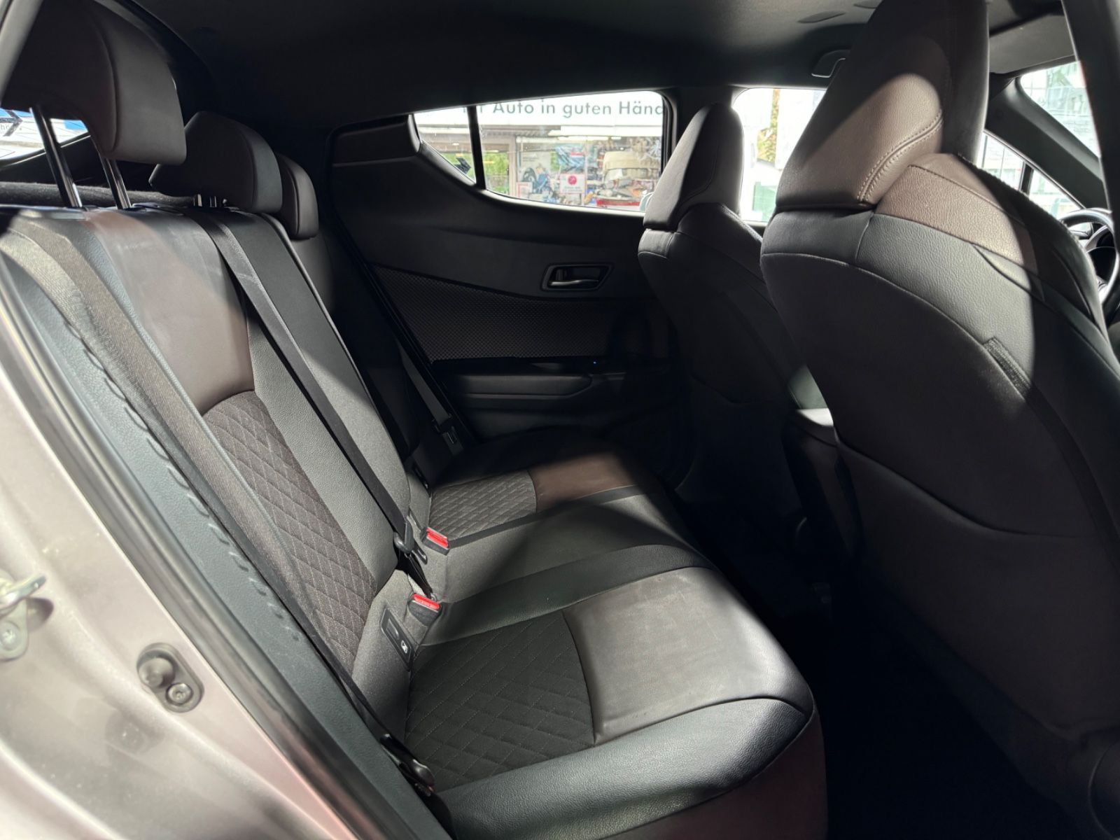 Fahrzeugabbildung Toyota C-HR Lounge 1.2 Turbo/KAMERA/NAVI/KLIMA/