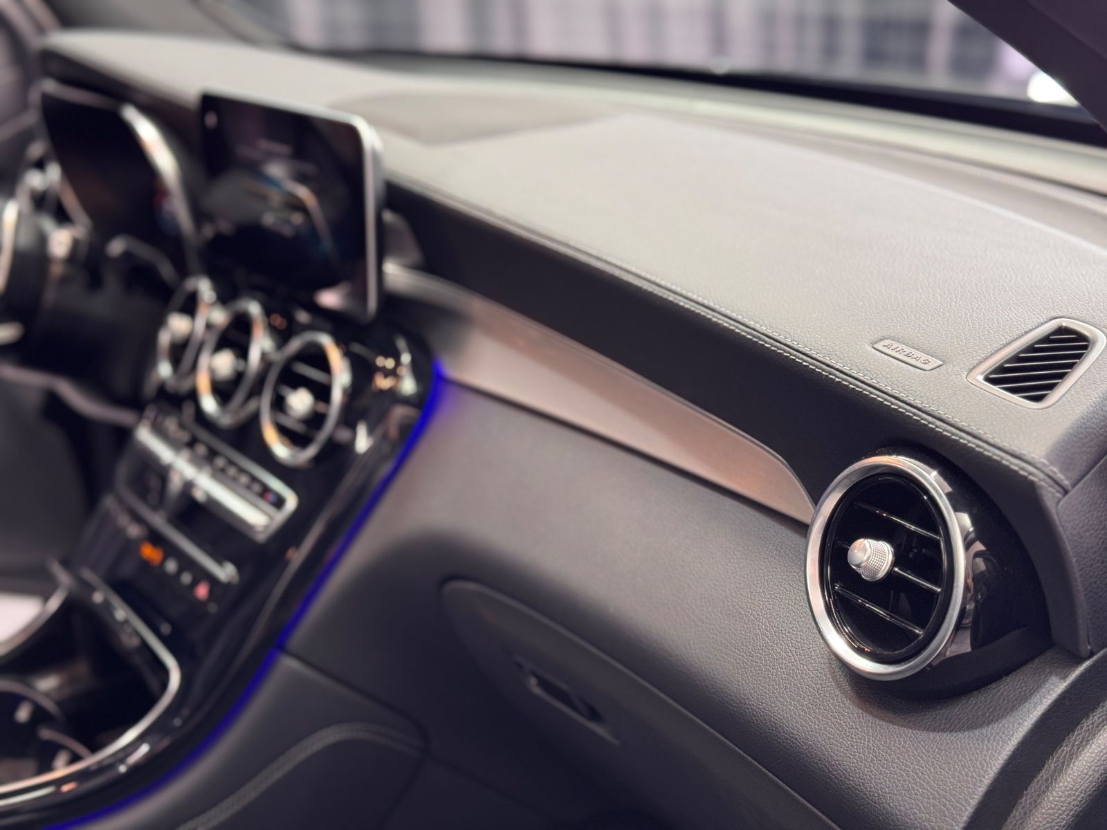 Fahrzeugabbildung Mercedes-Benz GLC 63 AMG 4Matic|PP-SITZE|PANO|AHK|360 KAMERA|