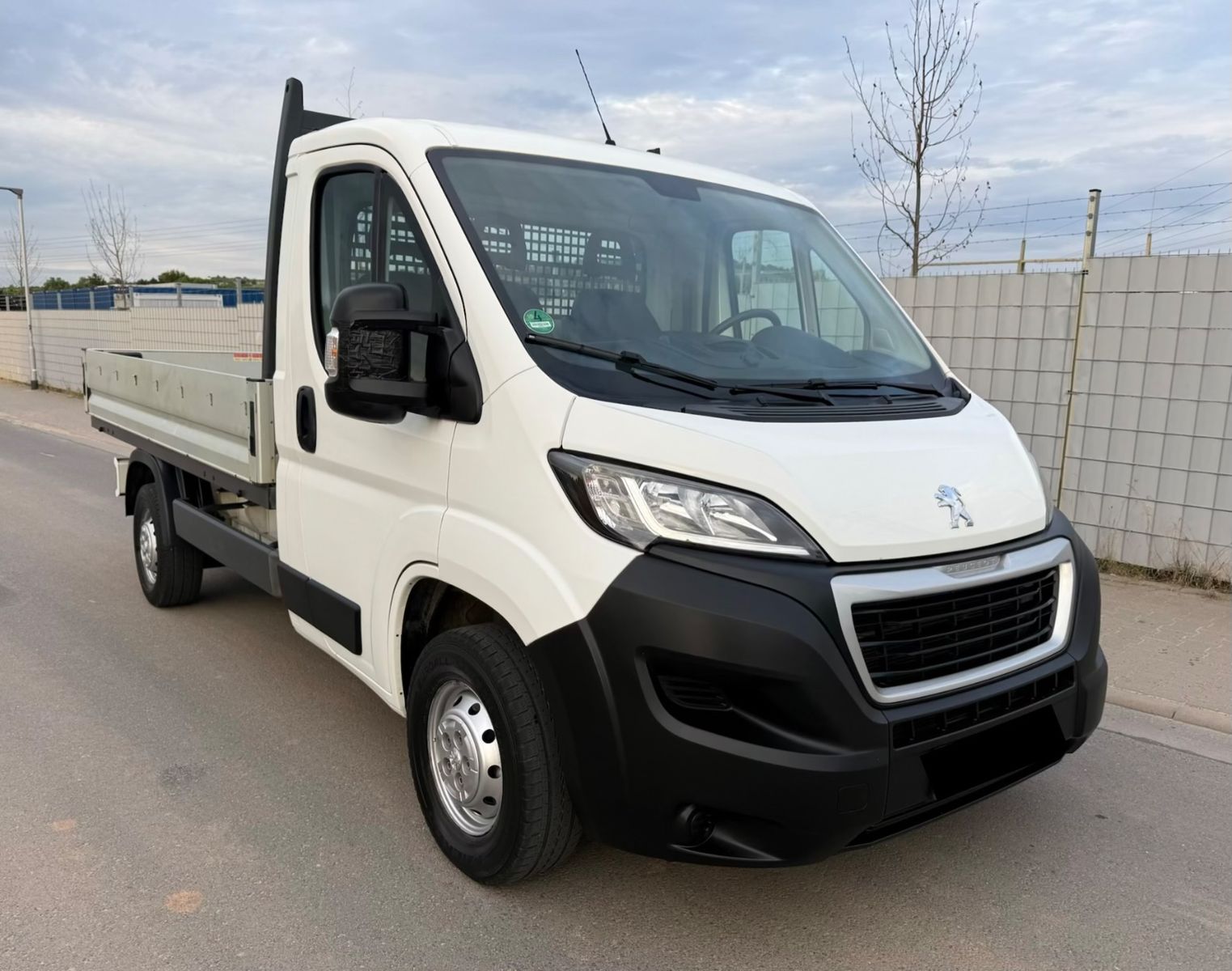 Peugeot Boxer Pritsche L3 *KLIMA *NAVI *AHK *NEU TÜV