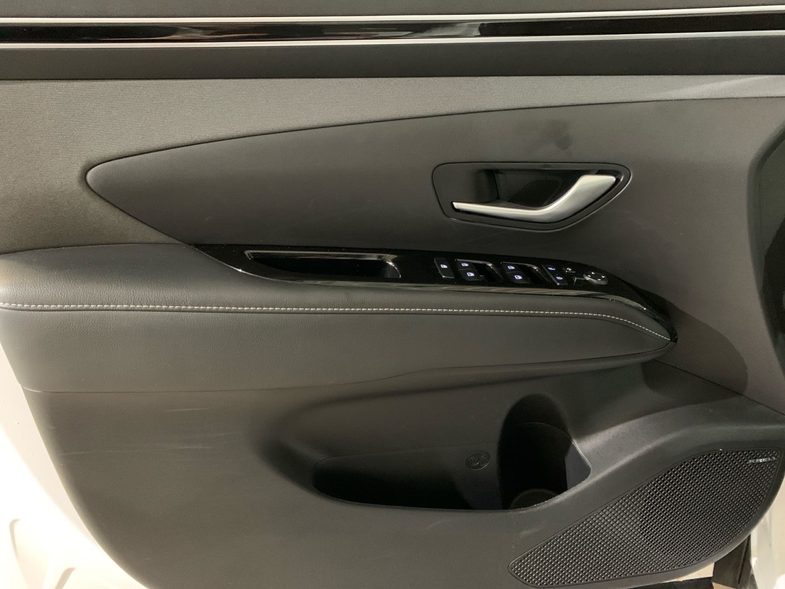 Fahrzeugabbildung Hyundai TUCSON 1.6 T-GDI 7-DCT Blackline Mild-Hybrid AHK