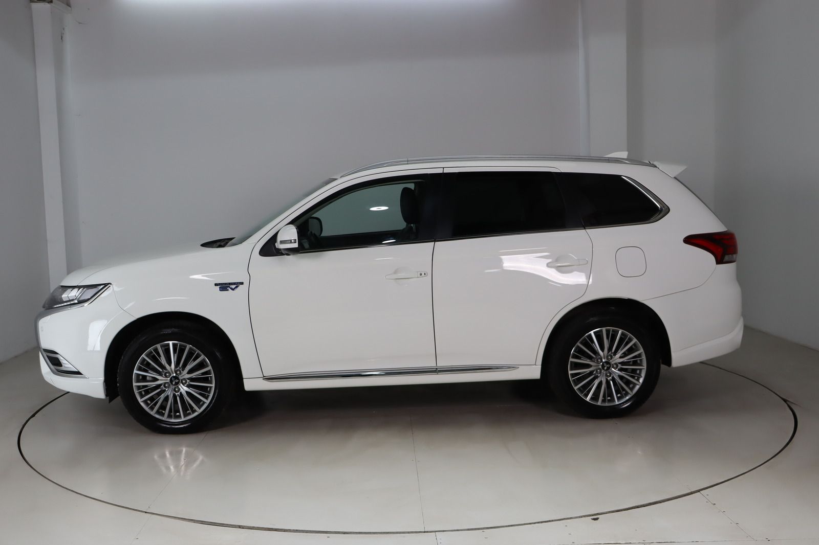 Fahrzeugabbildung Mitsubishi Outlander PHEV 2.4 Plus 4WD
