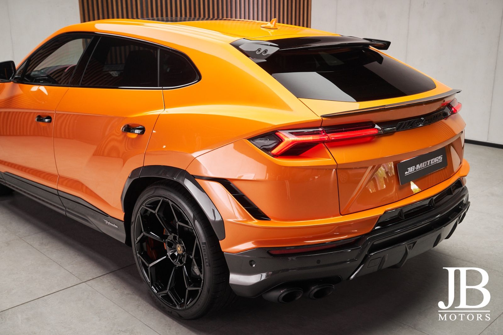 Fahrzeugabbildung Lamborghini Urus Performante Carbon Head-Up Akrapovic
