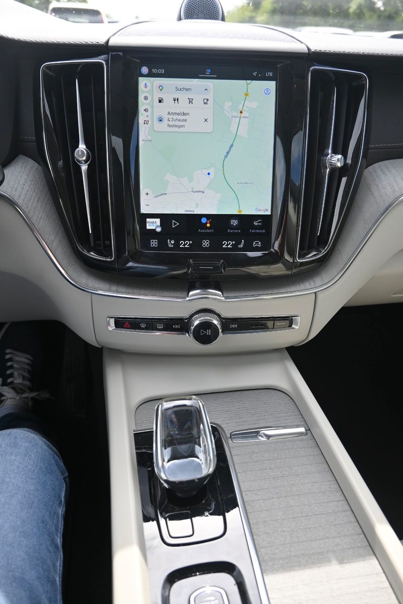 Fahrzeugabbildung Volvo XC60 B5 D Ultimate Dark AWD*B&W*LUFT*360°*STHZG*