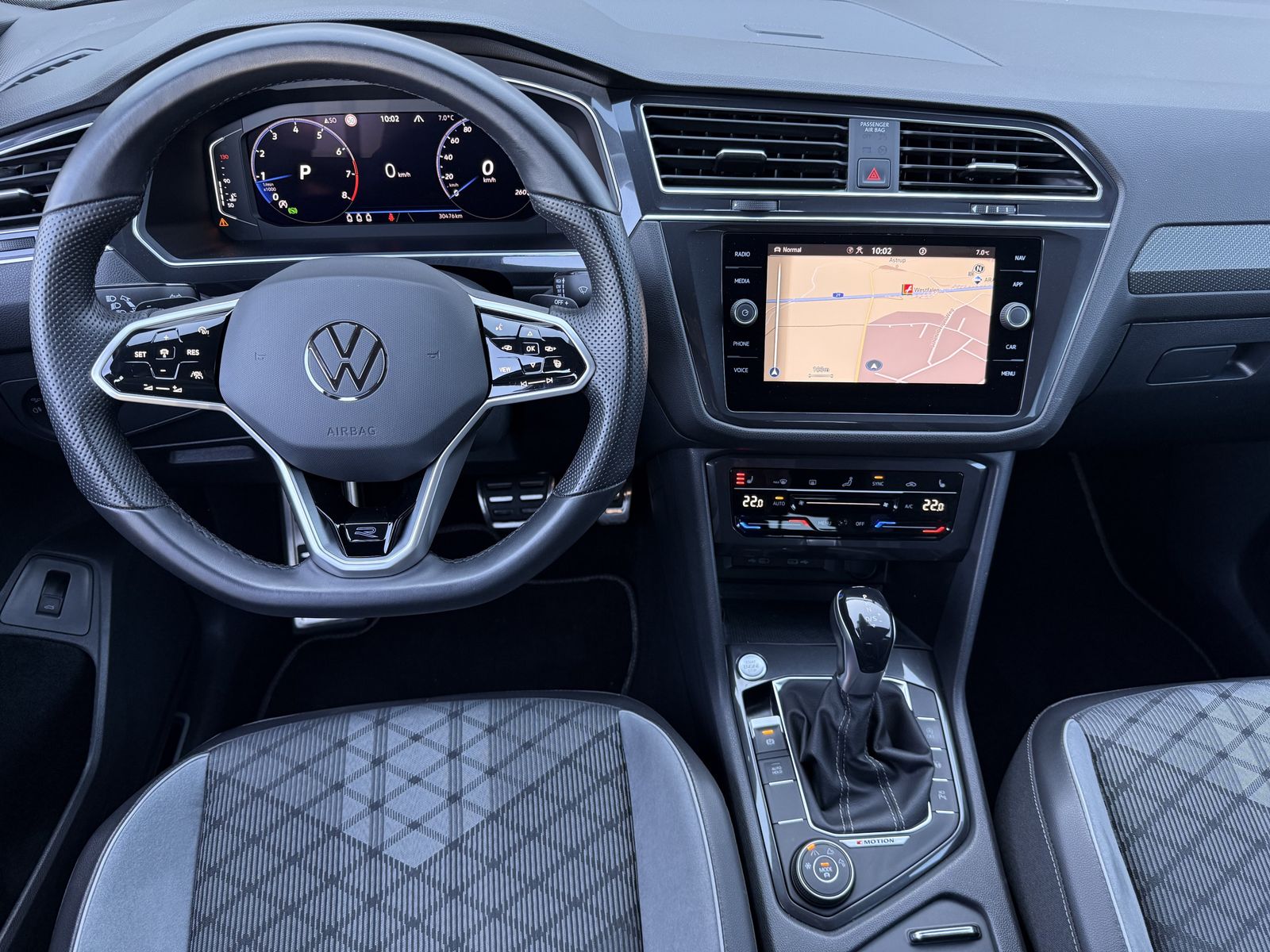 Fahrzeugabbildung Volkswagen Tiguan Allspace 2.0 TSI R-Line 4M NAV+MATRIX+ACC