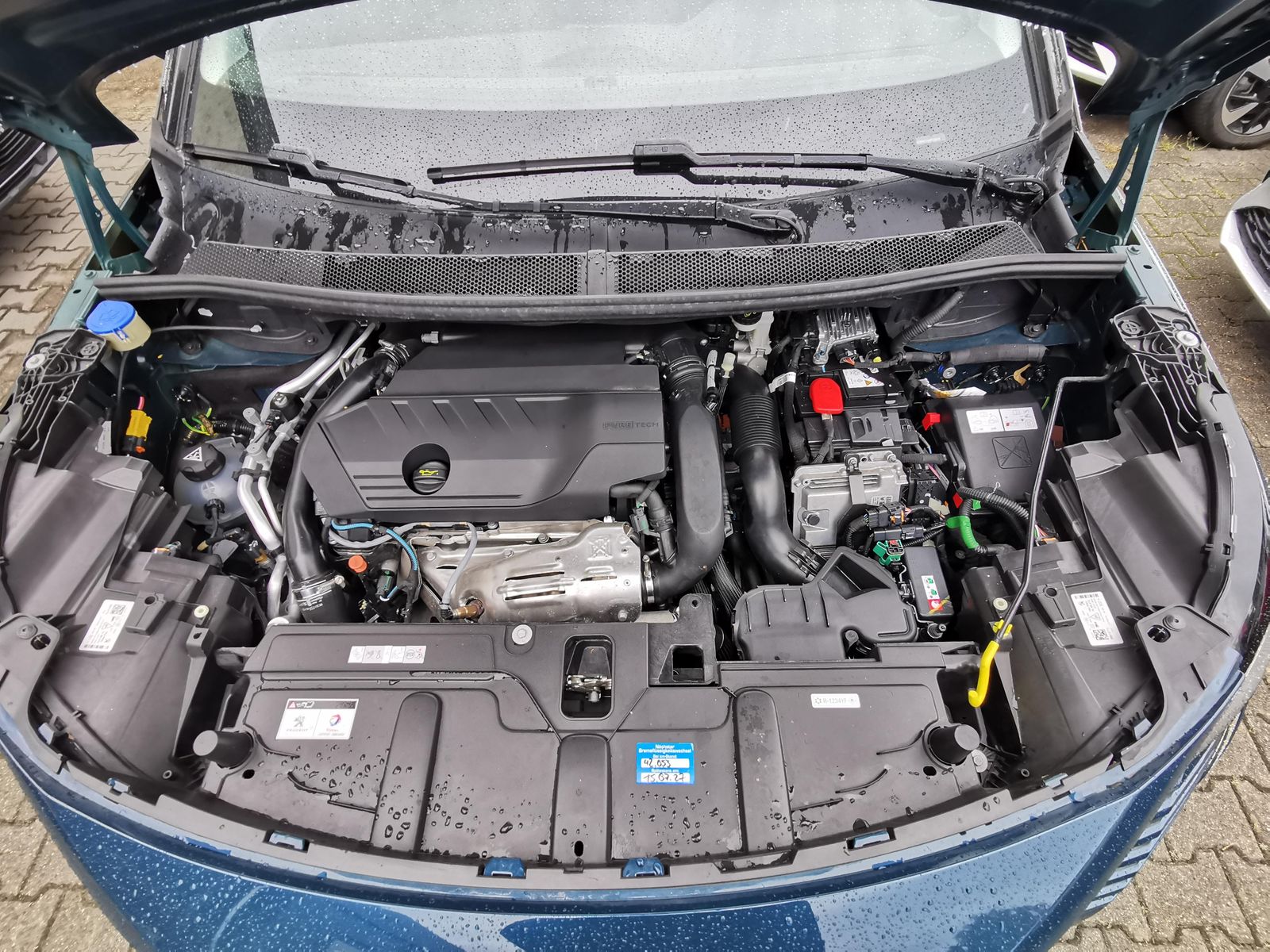 Fahrzeugabbildung Peugeot 3008 1.6 Hybrid 225 (Plug-In), Road Trip