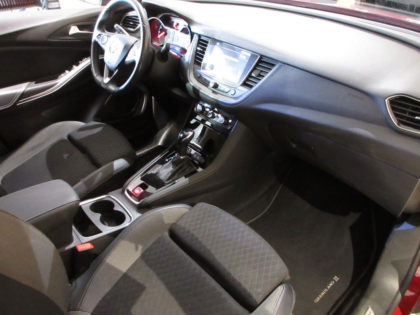 Fahrzeugabbildung Opel Grandland X 1.2T ULTIMATE LED/NAVI/SHZ/LHZ/CAM