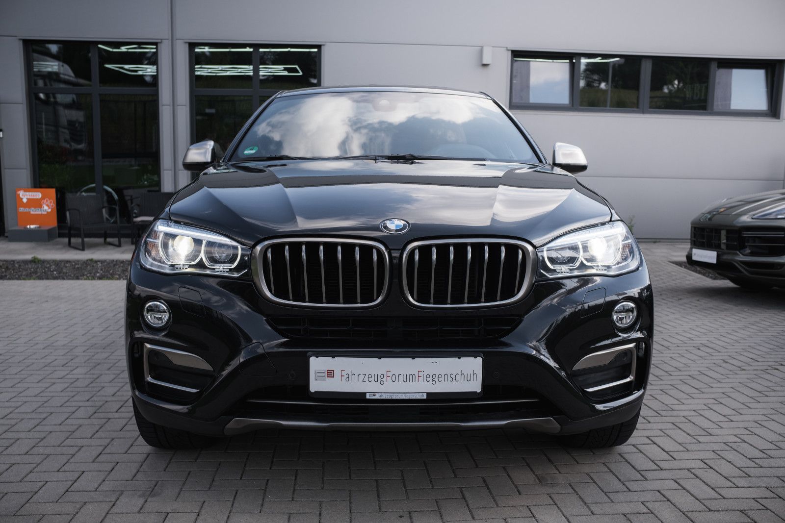 Fahrzeugabbildung BMW X6 xDrive 40 d - Nappa - HUD - AHK - InnoPaket