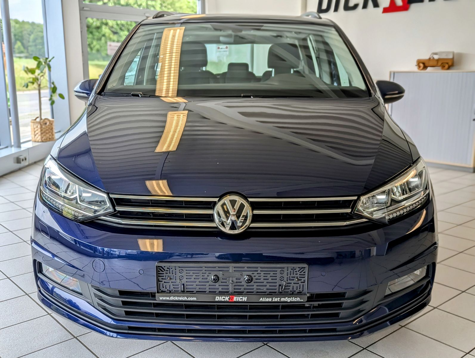 VW Touran 2.0 TDI DSG Comf. ACC LED Kamera - Image 2