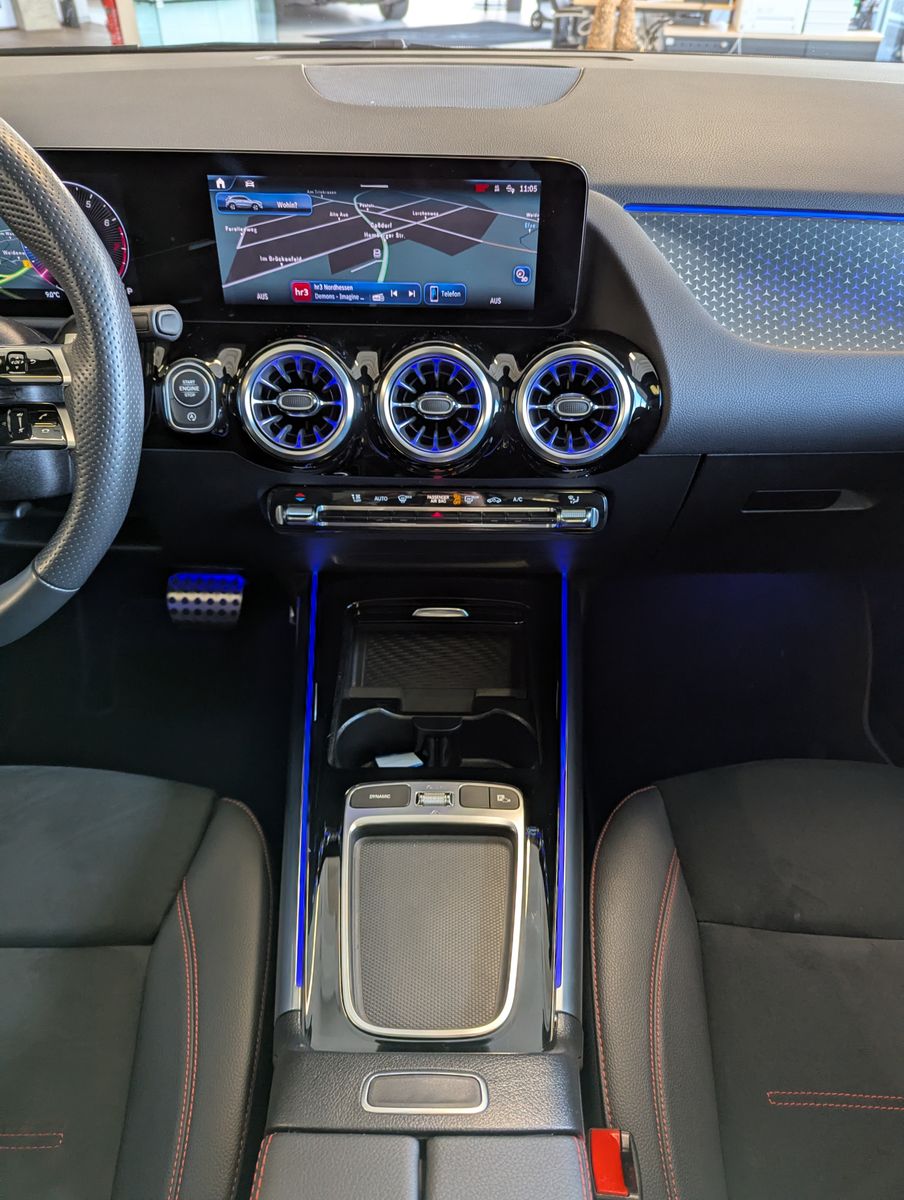 MERCEDES-BENZ GLA 200 AMG Multib. Distronic MBUX Pano AHK 360° - Image 22