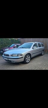 Volvo V70 2.4  5Zylinder macht mir einfach Angebote. - Volvo V70 mit Benzin-Antrieb: Kombi, 2.5