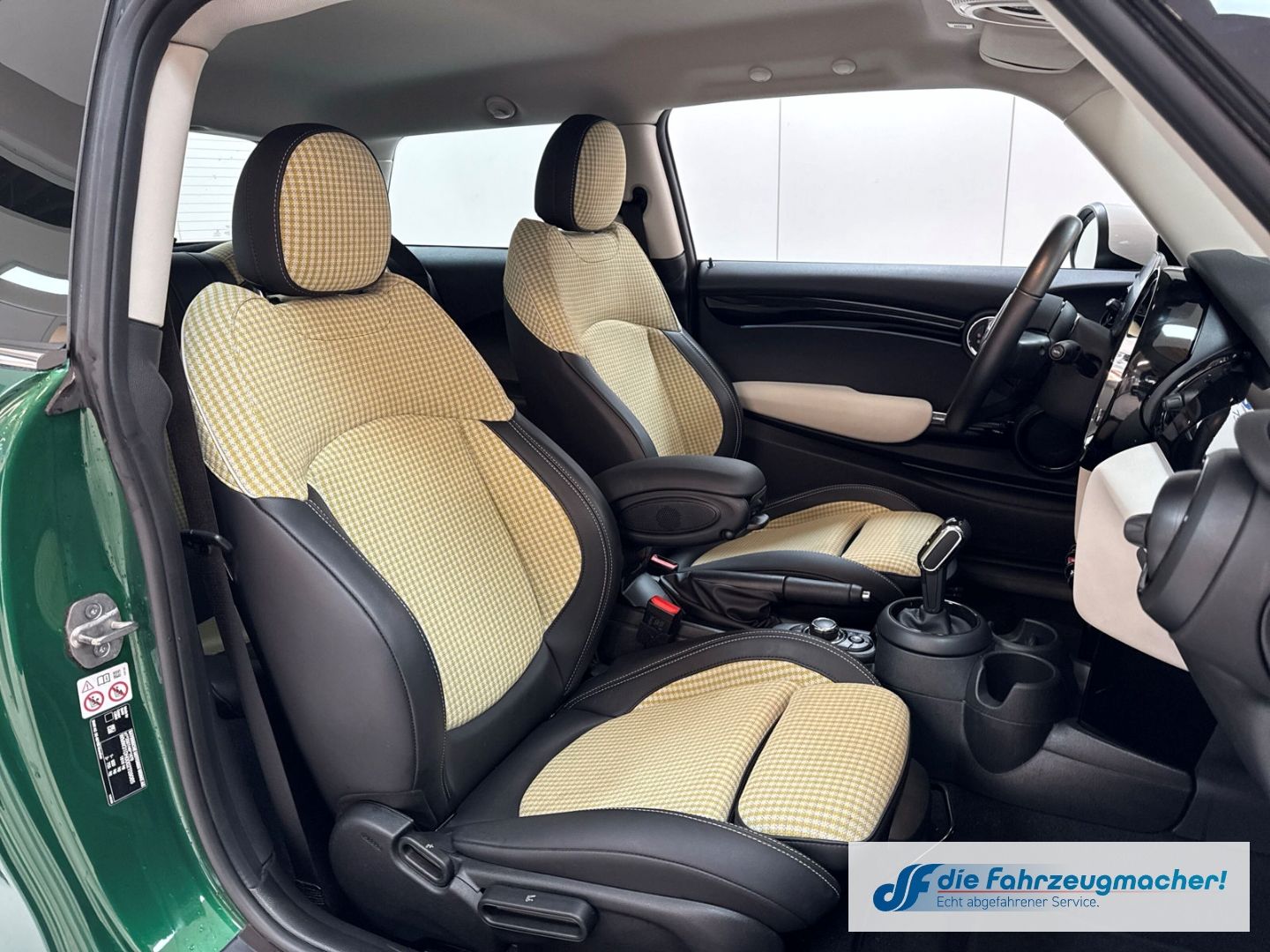 Fahrzeugabbildung MINI Cooper Classic Trim HUD Digitales Cockpit LED Ku