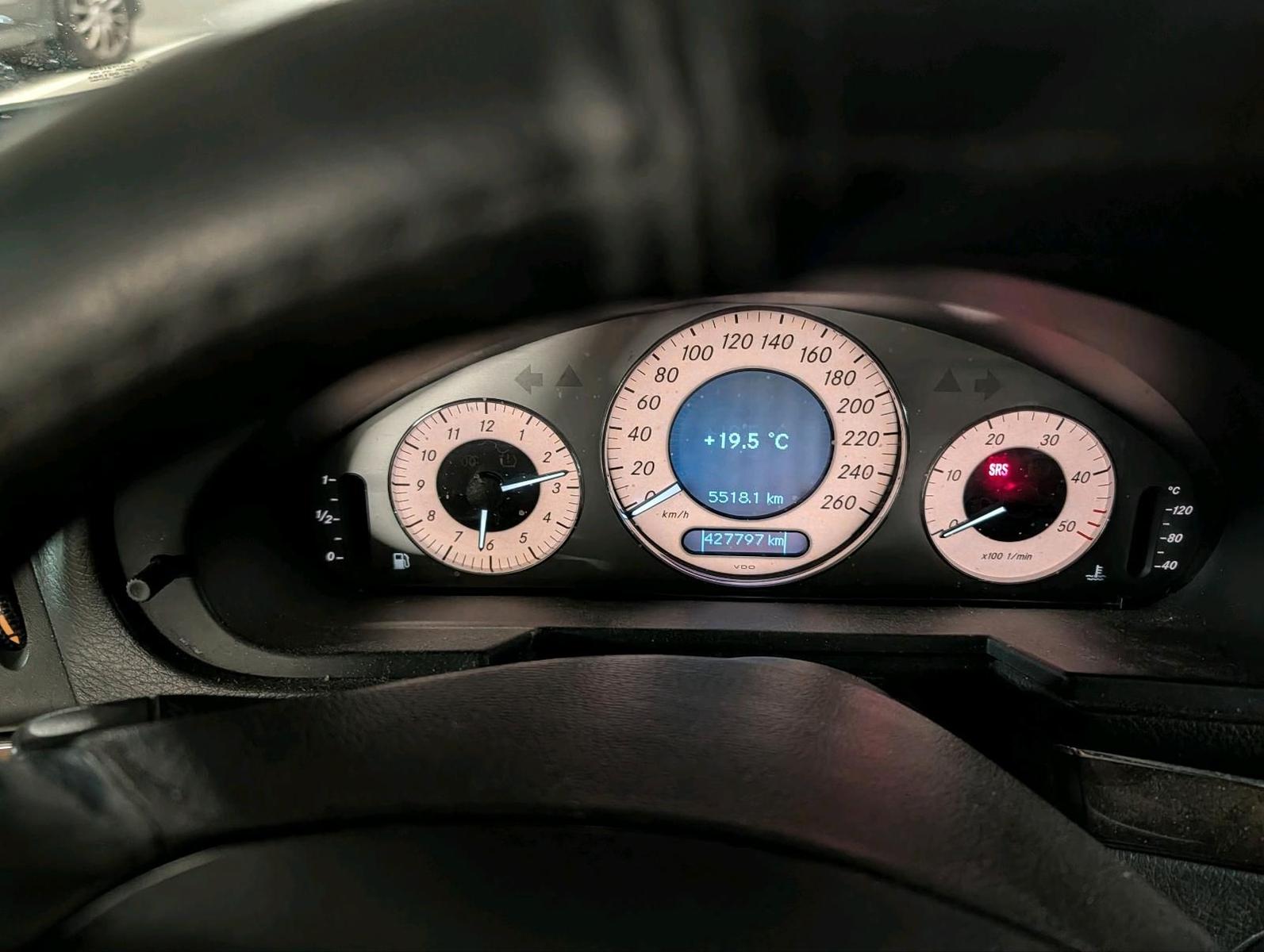 Mercedes-Benz E280 2004 — photo 11