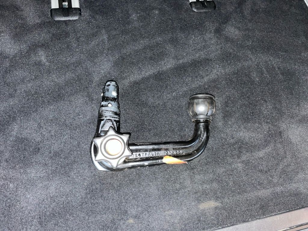 Fahrzeugabbildung Mercedes-Benz V 250 d 4MATIC ED/L AHK, Airmatic, STHZ, LED