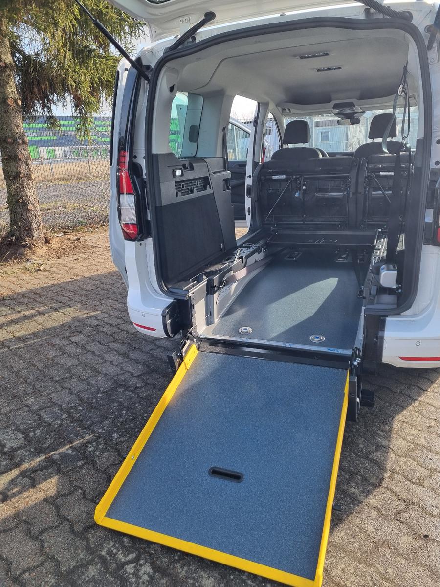 Volkswagen Caddy Maxi XL- Umbau Rollstuhlgerecht