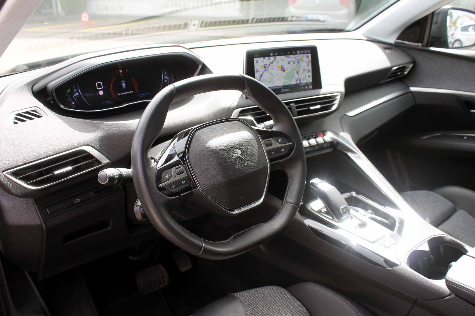 Fahrzeugabbildung Peugeot 3008 PureTech 180 Allure LED ACC 360° PANO SHZ