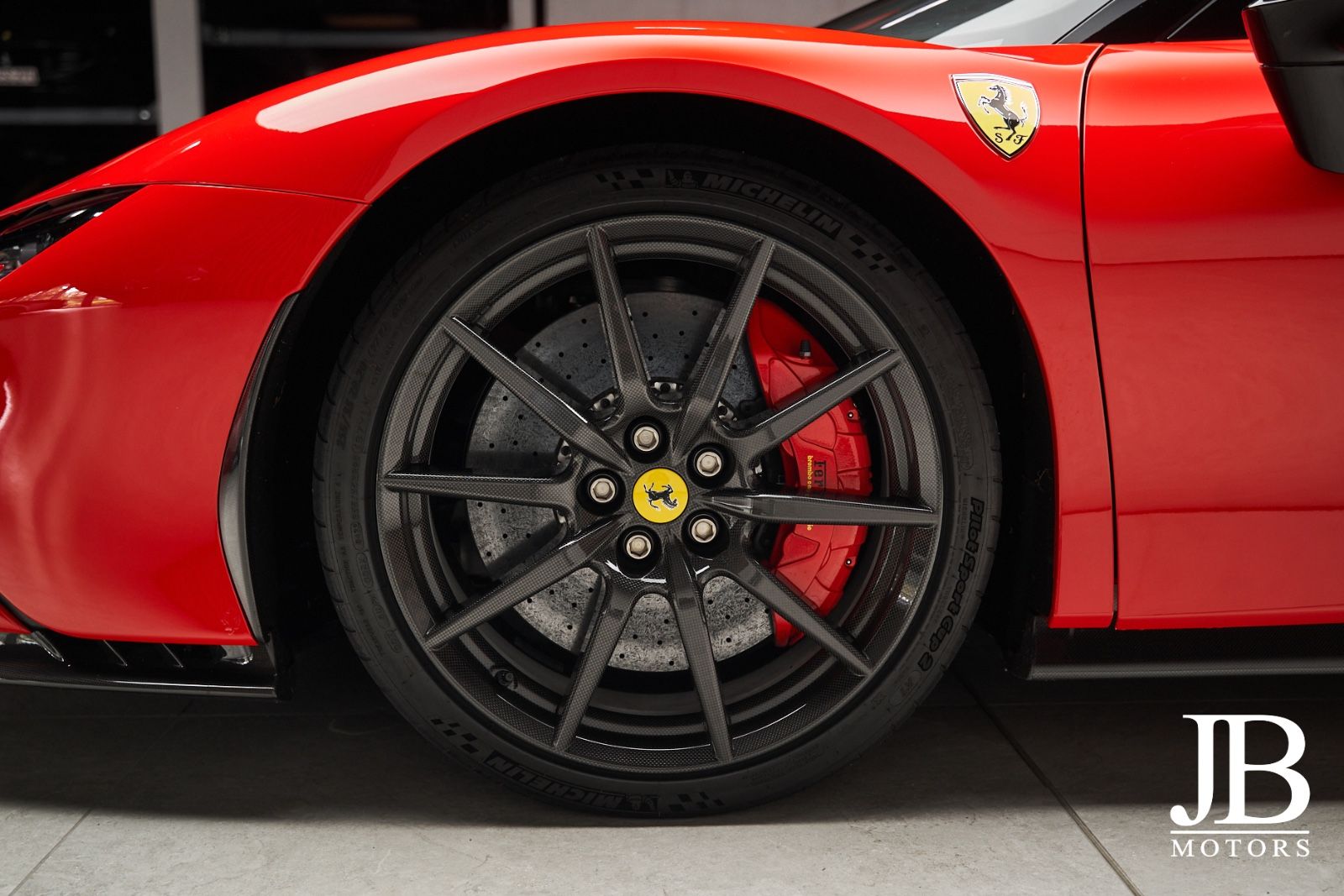 Fahrzeugabbildung Ferrari SF90 Stradale Full Carbon Lift Racing Seats JBL