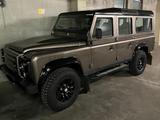 Land Rover Defender 110 Rough Station Wagon - Land Rover Defender mit Diesel-Antrieb: Geländewagen, Rough