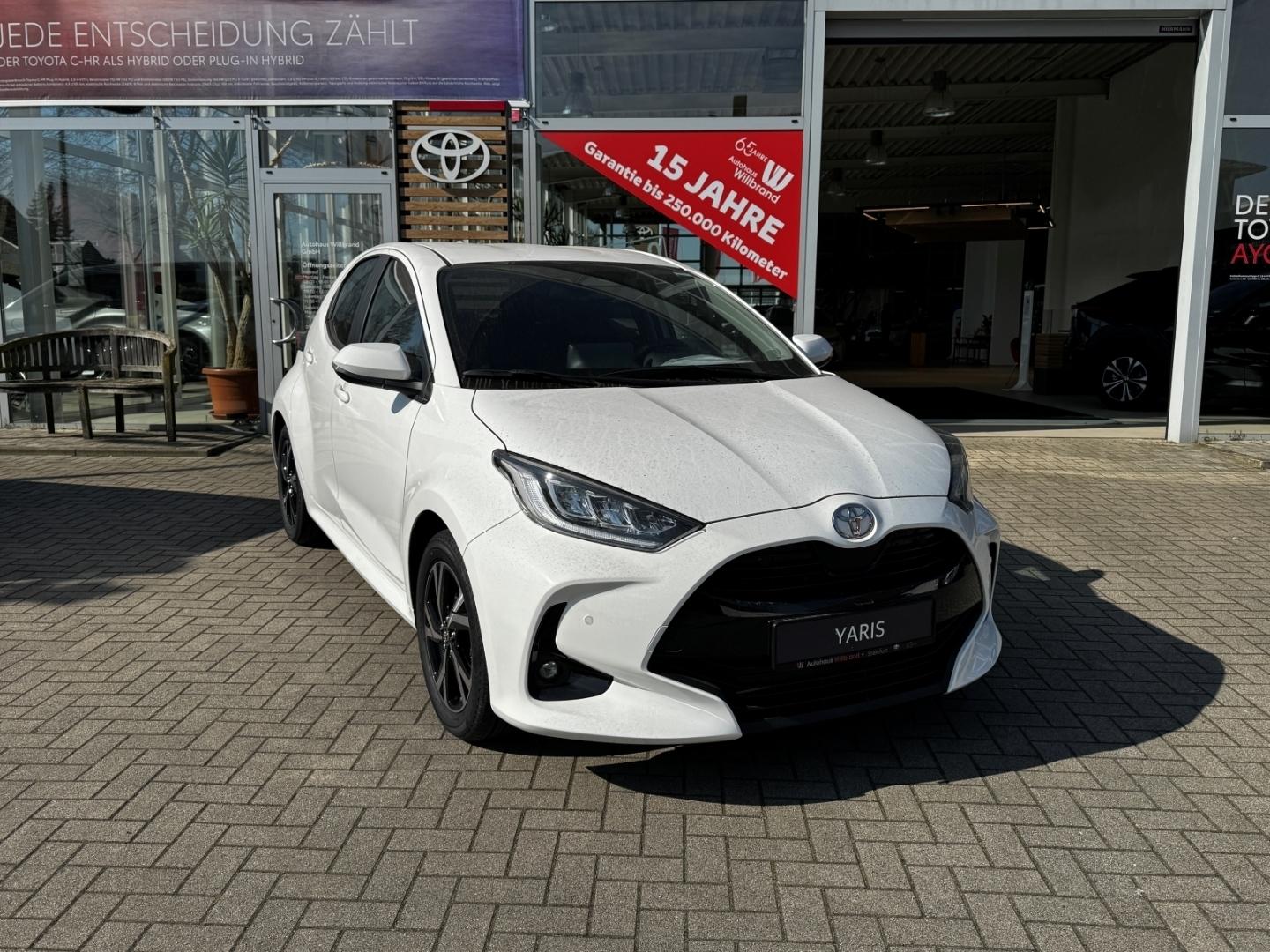Toyota Yaris Hybrid Teamplayer ACC LED RFK ACP SHZ LHZ 