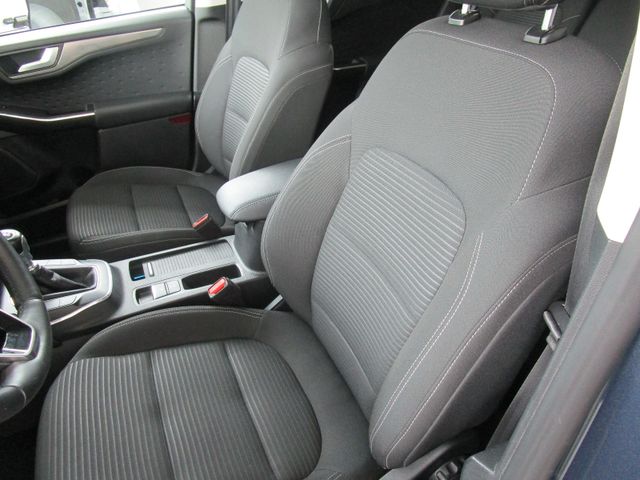 Kuga Titanium/LED/ACC/RFK/Key Free/TWA